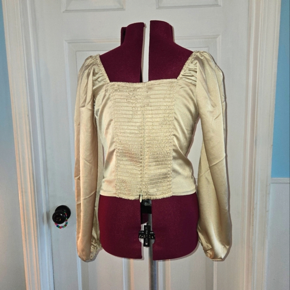 Abercrombie & Fitch NWT Cream Satin Balloon Sleeve Large Crop Top - Picture 4 of 9